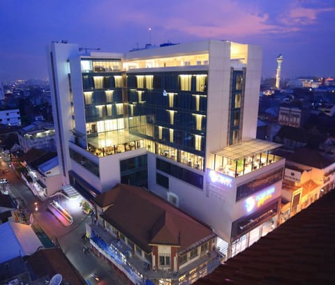 Property building, Facade/entrance, Bird's eye view