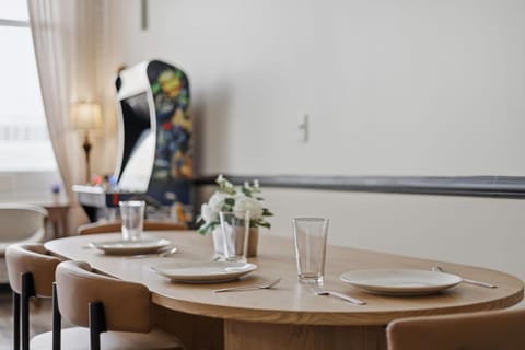 Game Room, Seating area, Dining area