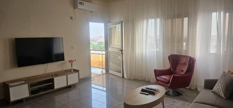 Communal lounge/ TV room, TV and multimedia, Living room, air conditioner