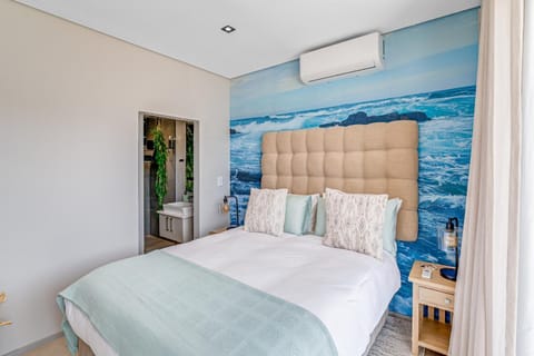 Bed, Photo of the whole room, Bedroom, air conditioner