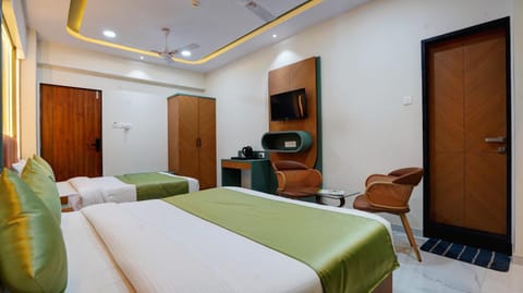 Communal lounge/ TV room, Bed, TV and multimedia, Photo of the whole room, Seating area, Evening entertainment, Bedroom