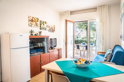 TV and multimedia, Living room, Dining area