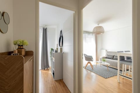 Nice 2-bedroom apartment - Pantin - near Paris Apartment in Aubervilliers