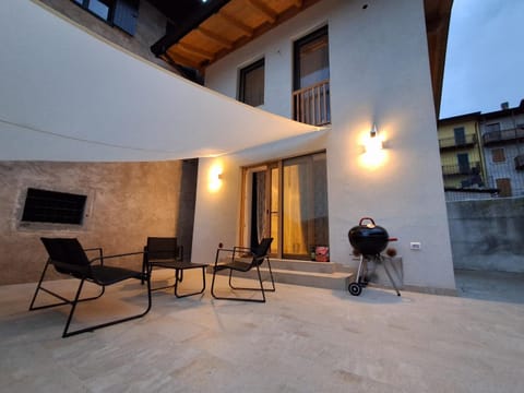 Property building, BBQ facilities, Balcony/Terrace