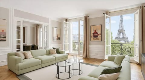 Superbe Appartements Tour Eiffel View Champs de Mars Apartment in Paris