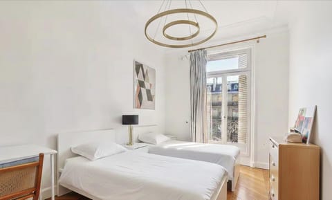 Superbe Appartements Tour Eiffel View Champs de Mars Apartment in Paris
