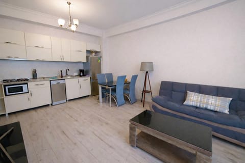 Kitchen or kitchenette, Living room, Seating area, Dining area, dishwasher, minibar, oven, stove, toaster