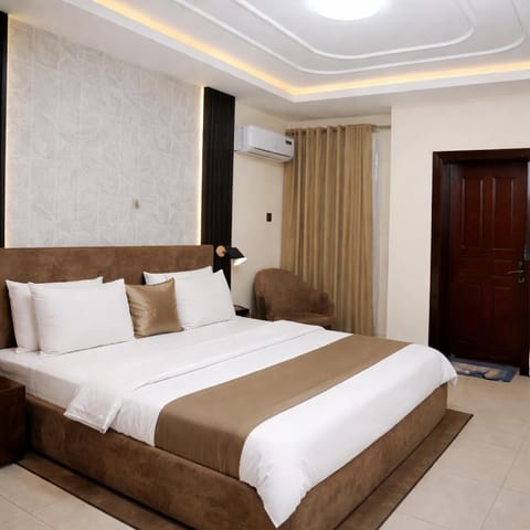 Bed, Photo of the whole room, Bedroom, wardrobe, air conditioner