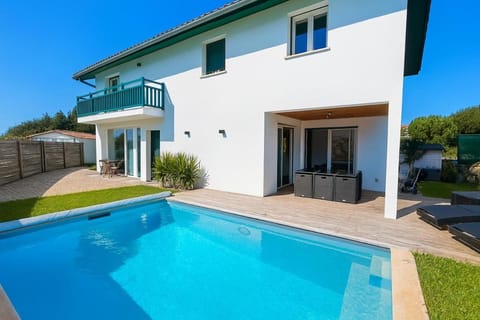 Property building, Garden, Swimming pool, Inner courtyard view