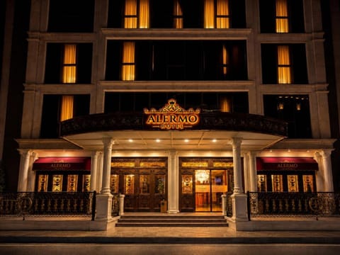 Property building, Facade/entrance, Night