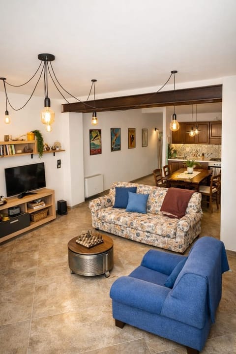 Living room, Seating area, Evening entertainment