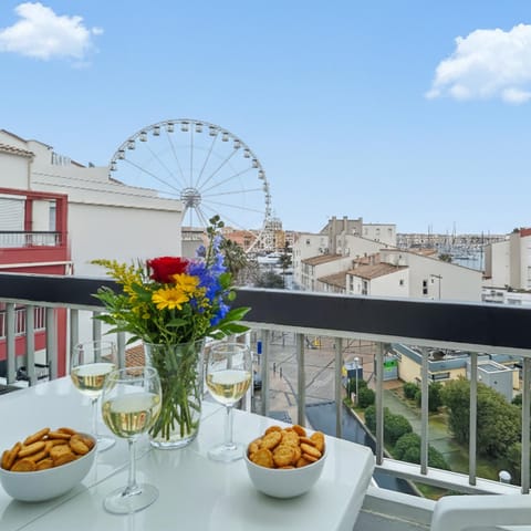 View (from property/room), Balcony/Terrace, City view