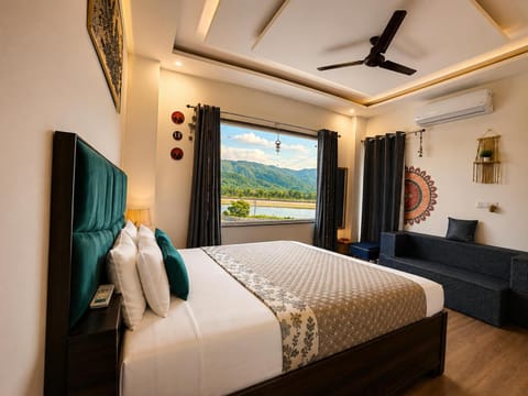 Natural landscape, Photo of the whole room, Bedroom, Mountain view, River view