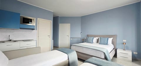 Bed, TV and multimedia, Kitchen or kitchenette, Photo of the whole room, Bedroom