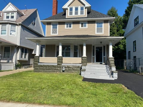 Rooms for Rent Vacation rental in Cleveland Heights
