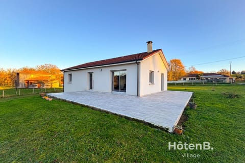 Property building, Day, Garden, Garden, Garden view