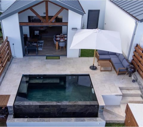 Property building, Patio, BBQ facilities, Pool view, Swimming pool, Swimming pool, sunbed