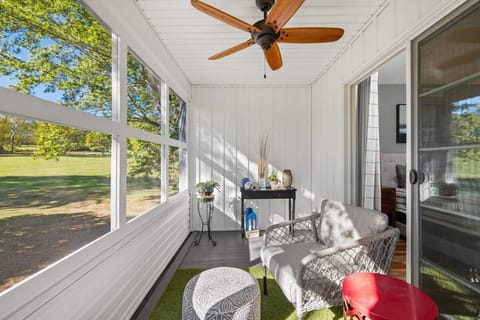 Historic Farmhouse with Pool & Barn House in Mansfield