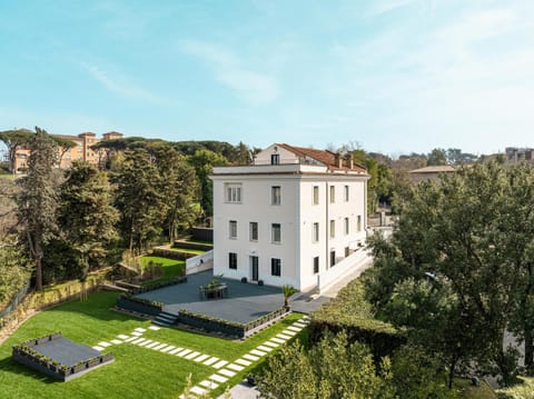 Property building, Day, Natural landscape, Garden, Garden view