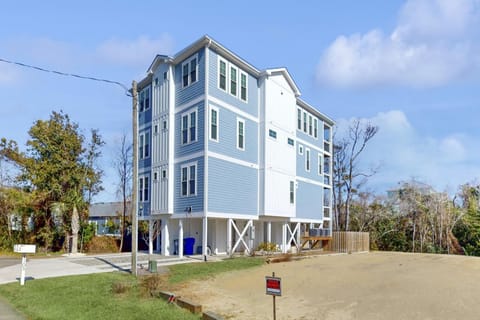 CB63 Noah's Ark House in Carolina Beach