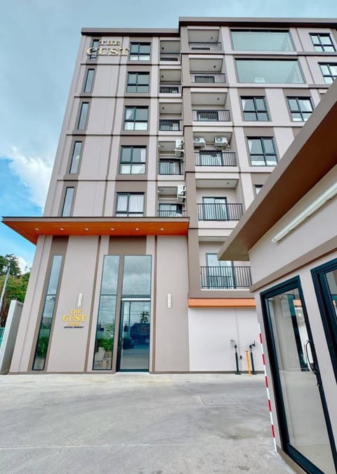Property building, Day