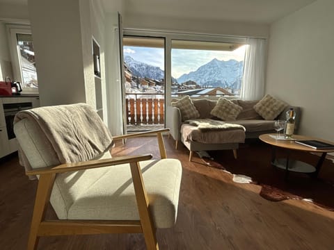 Living room, Mountain view, Mountain view