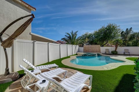 Pool view, Swimming pool, sunbed