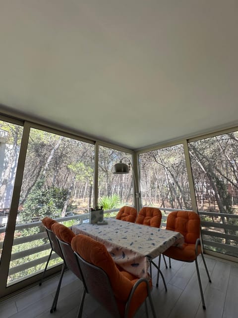 Dining area, Garden view