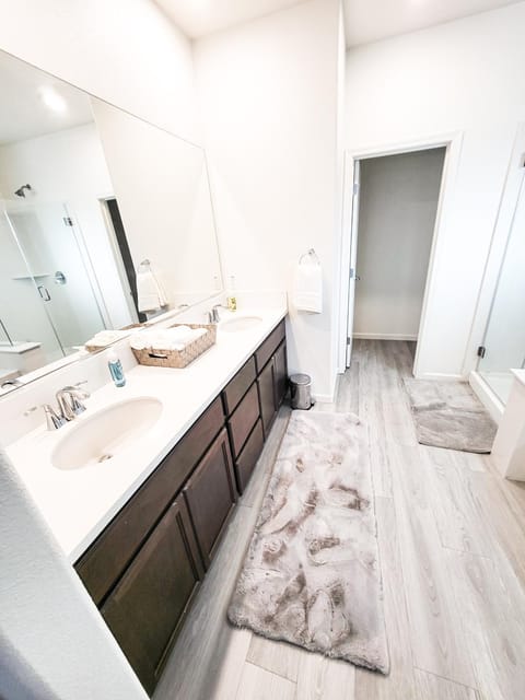 Vip Class Two House in Lodi