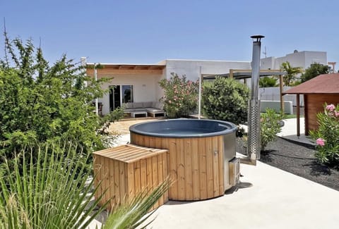 Garden, Hot Tub, Balcony/Terrace, Garden view