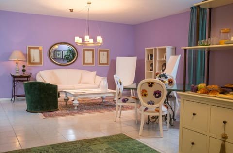 Restaurant/places to eat, Communal lounge/ TV room