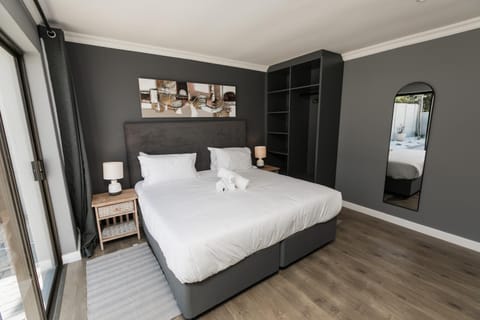 Wave Inn Guesthouse Bed and Breakfast in Cape Town