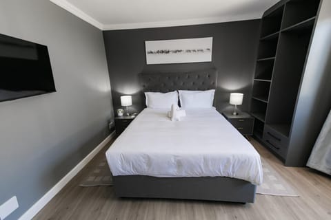 Wave Inn Guesthouse Bed and Breakfast in Cape Town