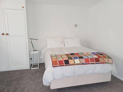 Bed, Photo of the whole room, wardrobe