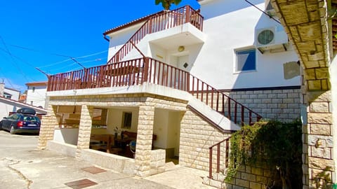 Property building, Facade/entrance