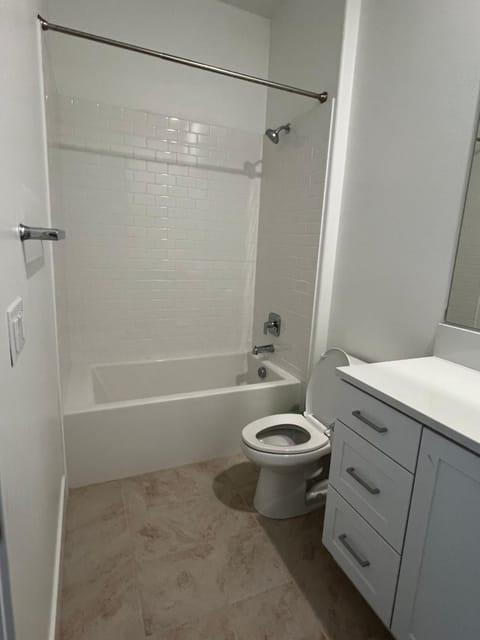 Room With Private Bathroom Vacation rental in Lake Forest