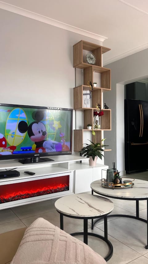 Communal lounge/ TV room, TV and multimedia, Living room