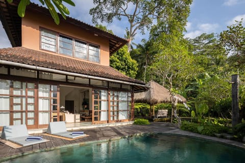 Property building, Garden, Swimming pool