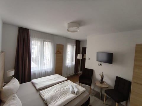 Bed, TV and multimedia, Photo of the whole room