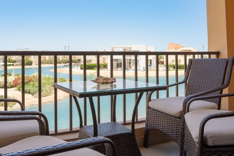 View (from property/room), Balcony/Terrace, Lake view