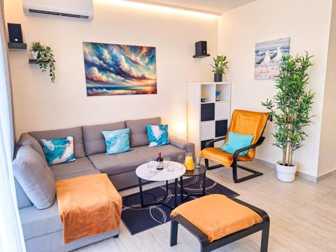 Living room, Seating area, air conditioner