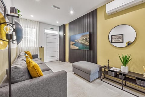 TV and multimedia, Living room, Photo of the whole room, air conditioner