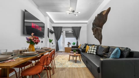 Living room, Seating area, Dining area