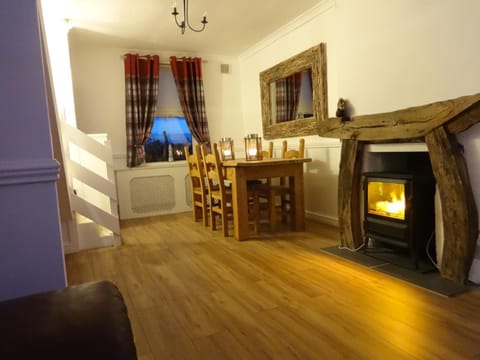 Seating area, Dining area