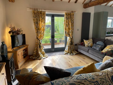 Communal lounge/ TV room, Living room, Seating area, Garden view