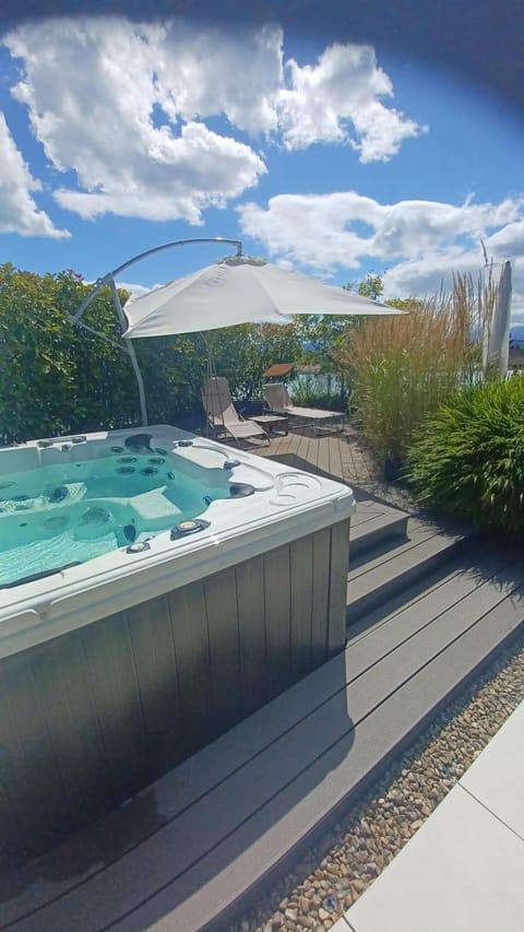 Hot Tub, Hot Tub