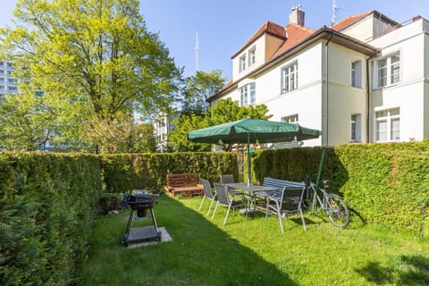 Property building, Natural landscape, BBQ facilities, Garden, Garden view