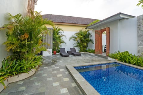 Property building, Day, Garden view, Pool view, Swimming pool, sunbed