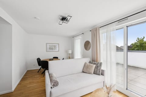 View (from property/room), Balcony/Terrace, Living room