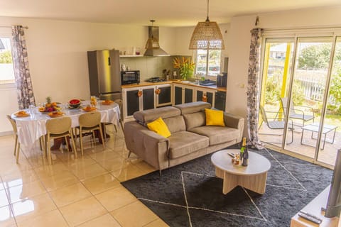 Living room, Communal kitchen